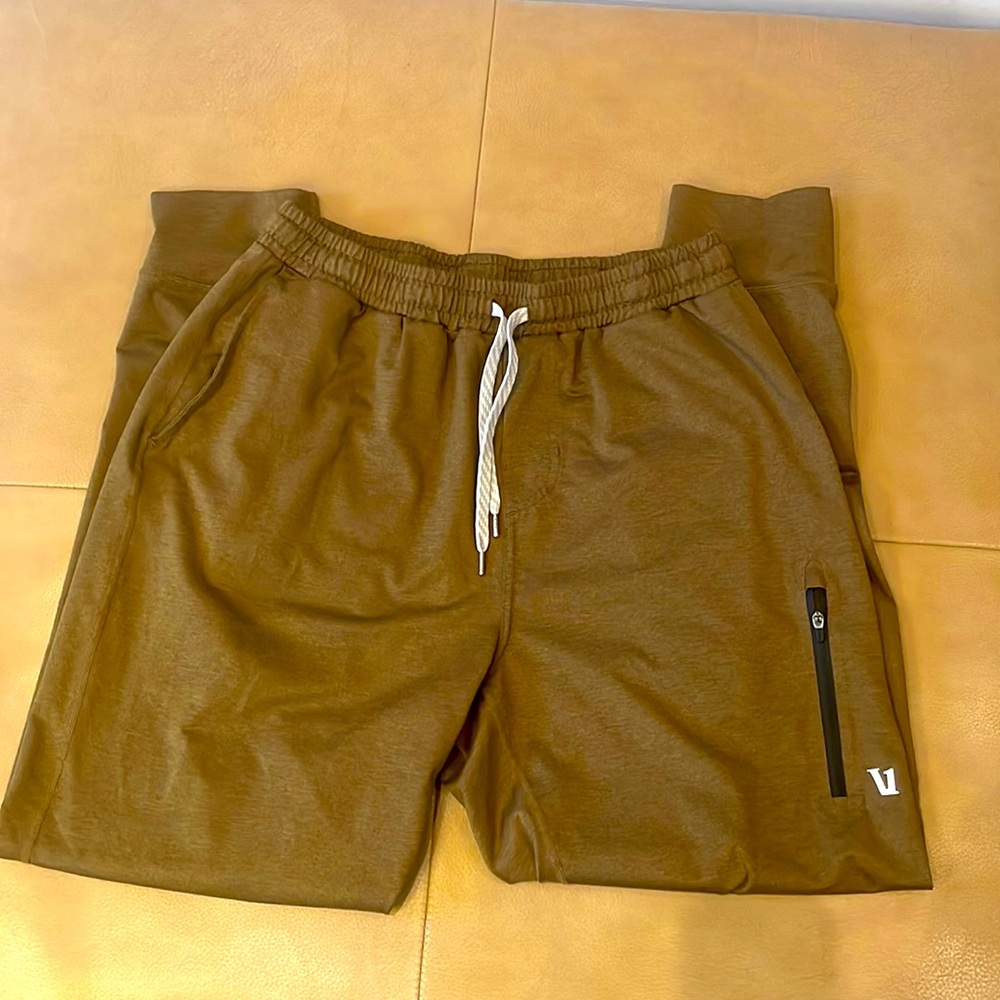 Vuori Sunday Performance Joggers in Tobacco Heather